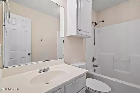 Bath - 405 Anthony Cv, Byram, MS 39272 photo 3 of 3