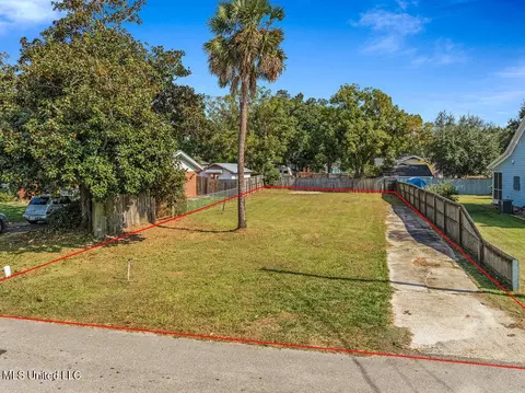 804 Regnault Ave, Gulfport, MS 39501