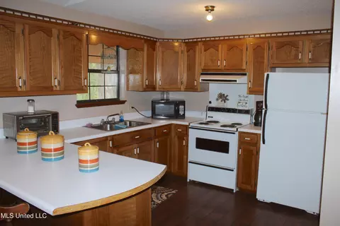 Kitchen - 1122 Beaver Dam Dr, Lucedale, MS 39452 photo 1 of 2