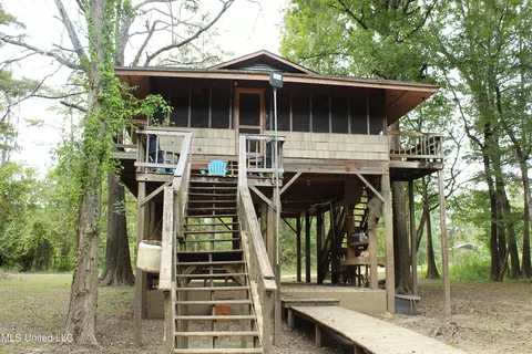1122 Beaver Dam Dr, Lucedale, MS 39452
