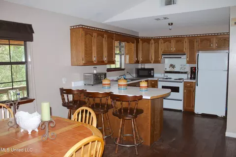 Kitchen - 1122 Beaver Dam Dr, Lucedale, MS 39452 photo 2 of 2