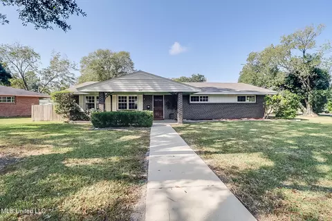 4117 Washington Ave, Gulfport, MS 39507