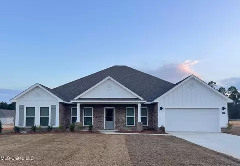 17077 River Hills Dr, Gulfport, MS 39503