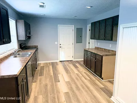 Kitchen - 219 SE 7th Ave, Magee, MS 39111 photo 3 of 3