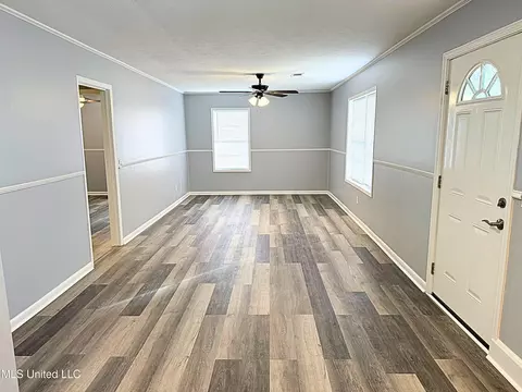 Living - 219 SE 7th Ave, Magee, MS 39111 photo 1 of 1