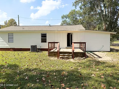 Exterior - 219 SE 7th Ave, Magee, MS 39111 photo 1 of 2