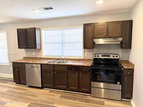Kitchen - 219 SE 7th Ave, Magee, MS 39111 photo 1 of 3