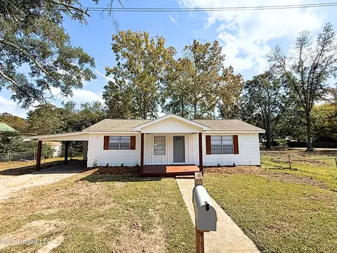 219 SE 7th Ave, Magee, MS 39111