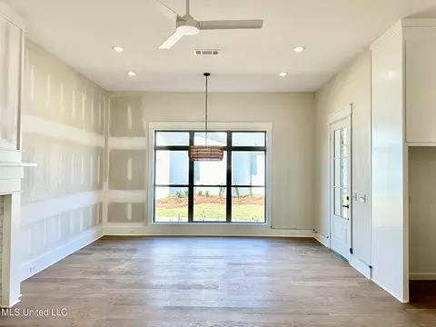 Living - 123 Andrew Jackson St, Madison, MS 39110 photo 1 of 3