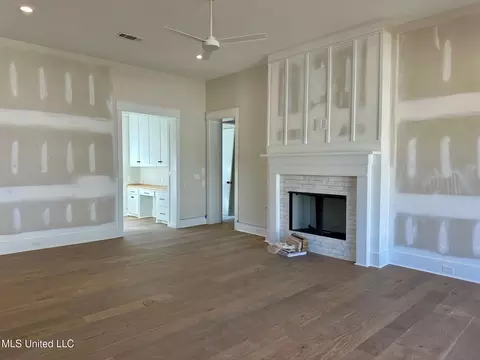 Living - 123 Andrew Jackson St, Madison, MS 39110 photo 3 of 3