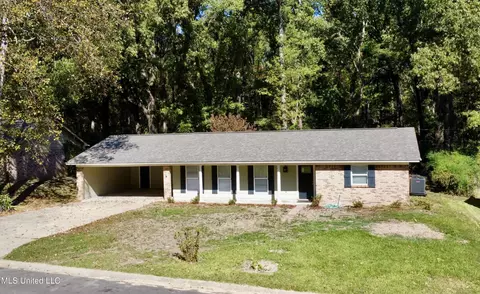 1211 Pineview Dr, Clinton, MS 39056