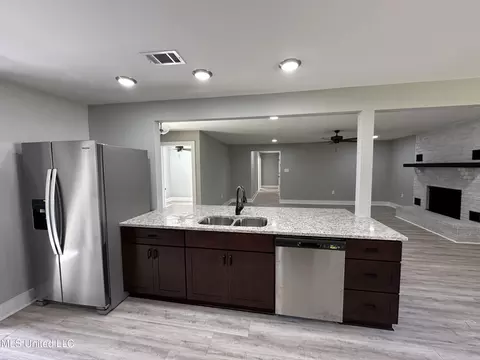 Kitchen - 15077 Alsobrooks Rd, Picayune, MS 39466 photo 3 of 4