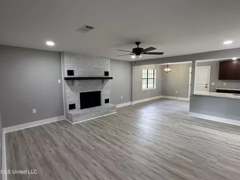 Living - 15077 Alsobrooks Rd, Picayune, MS 39466 photo 3 of 3