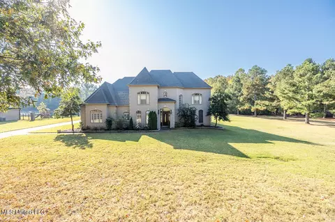 8119 Lakeview Dr, Olive Branch, MS 38654