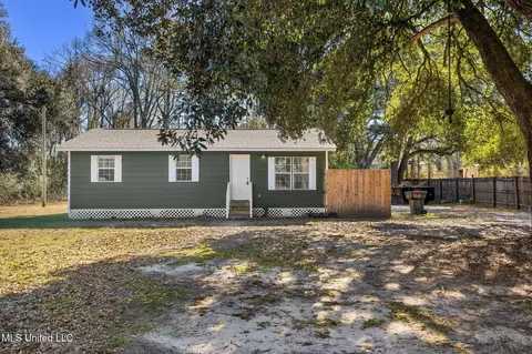 715 Nobles Rd, Sumrall, MS 39482