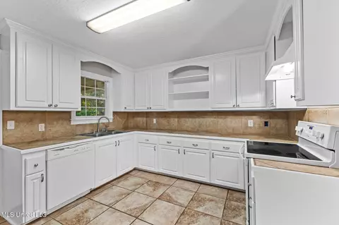 Kitchen - 715 Nobles Rd, Sumrall, MS 39482 photo 1 of 2