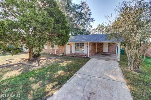 2708 E Angela Cir, Gulfport, MS 39503