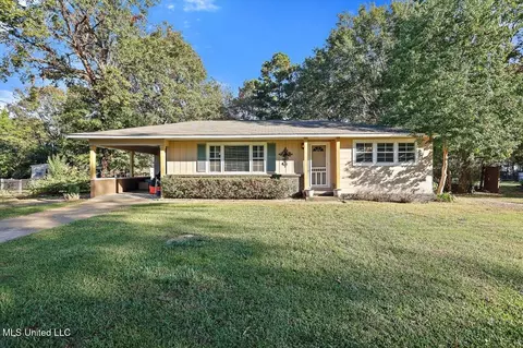 3206 King Dr, Pearl, MS 39208