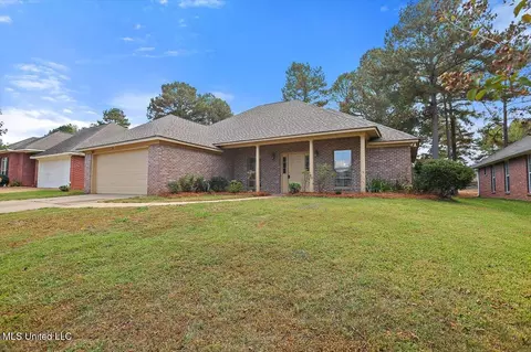 208 Bedford Dr, Brandon, MS 39047