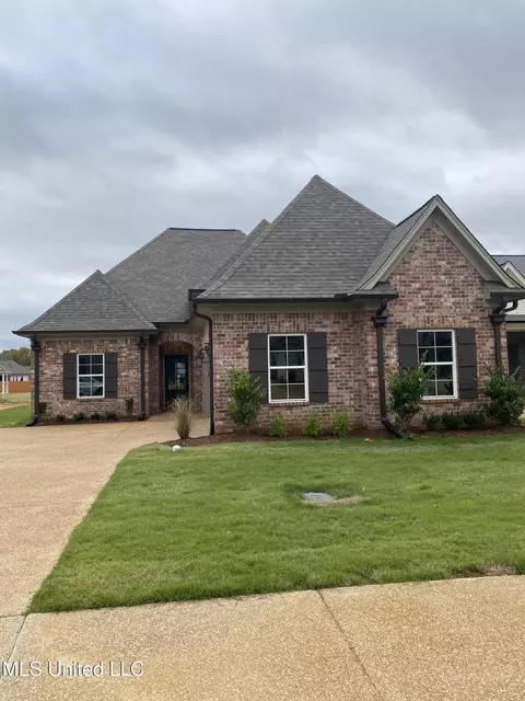 5257 Watson View Dr, Nesbit, MS 38651