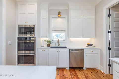 Kitchen - 513 Stump Ridge Rd, Brandon, MS 39047 photo 5 of 7