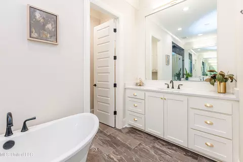 Bath - 513 Stump Ridge Rd, Brandon, MS 39047 photo 5 of 9