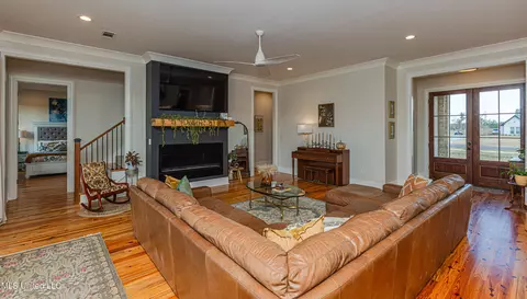 Living - 513 Stump Ridge Rd, Brandon, MS 39047 photo 4 of 6