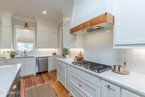 Kitchen - 513 Stump Ridge Rd, Brandon, MS 39047 photo 6 of 7