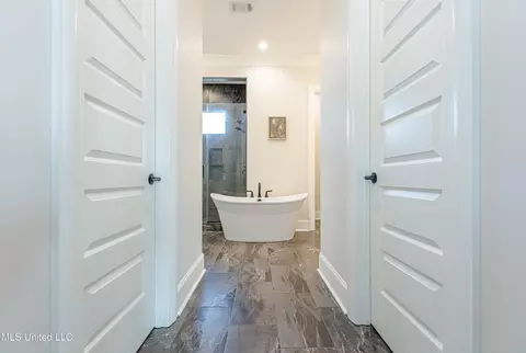 Entry Way - 513 Stump Ridge Rd, Brandon, MS 39047 photo 5 of 7