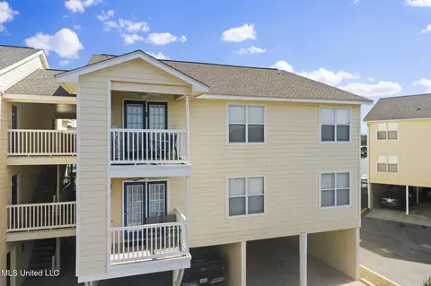 2421 Beachview Dr #H-15, Ocean Springs, MS 39564