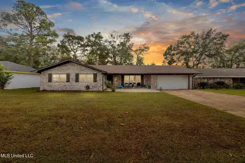 15724 S Parkwood Dr, Gulfport, MS 39503