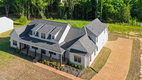 Exterior - 9069 Bennett Trl, Hernando, MS 38632 photo 6 of 6