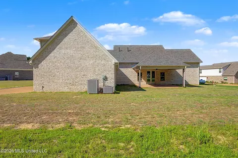 Exterior - 9069 Bennett Trl, Hernando, MS 38632 photo 4 of 6