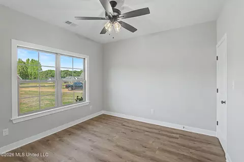 Bedroom - 9069 Bennett Trl, Hernando, MS 38632 photo 2 of 4