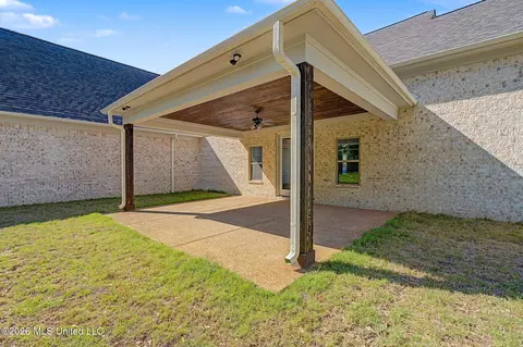 Exterior - 9069 Bennett Trl, Hernando, MS 38632 photo 3 of 6