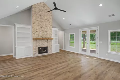 Living - 9069 Bennett Trl, Hernando, MS 38632 photo 1 of 1