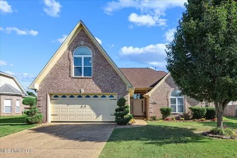 7300 Grandiflora Dr, Olive Branch, MS 38654