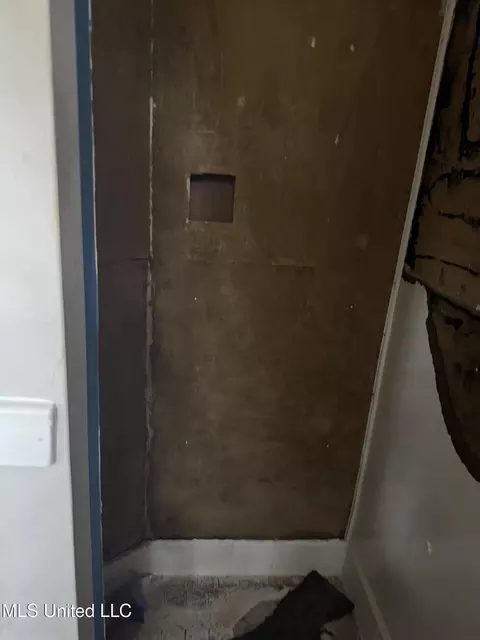Bath - 2667 Key St, Jackson, MS 39212 photo 3 of 4