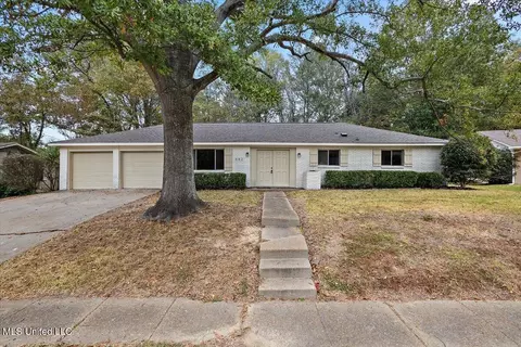582 Heatherwood Dr, Jackson, MS 39212