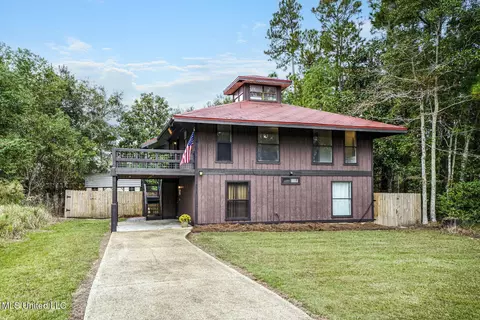 7313 Ieke Cir, Diamondhead, MS 39525