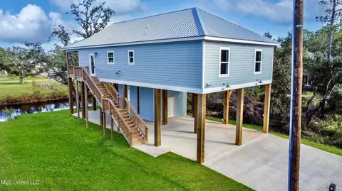 11026 Arkansas St, Bay Saint Louis, MS 39520