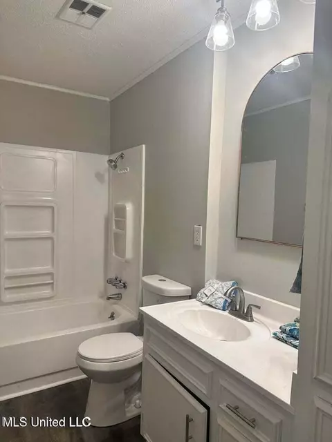 Bath - 5257 Sycamore Dr, Jackson, MS 39212 photo 7 of 7