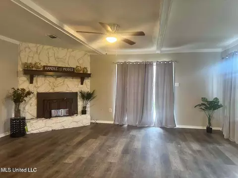 Living - 5257 Sycamore Dr, Jackson, MS 39212 photo 1 of 8