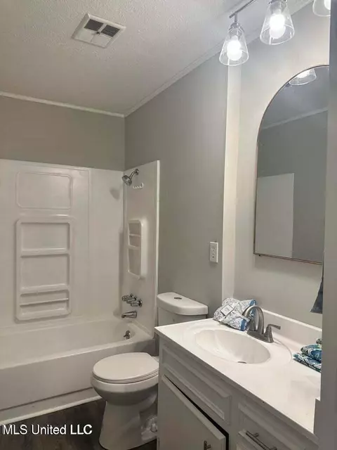 Bath - 5257 Sycamore Dr, Jackson, MS 39212 photo 6 of 7