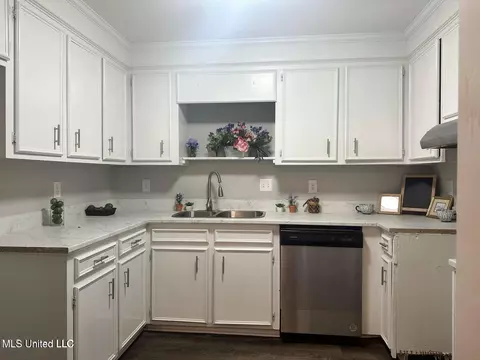 Kitchen - 5257 Sycamore Dr, Jackson, MS 39212 photo 1 of 3