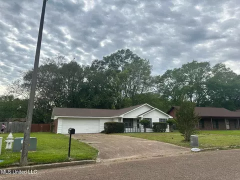 5257 Sycamore Dr, Jackson, MS 39212