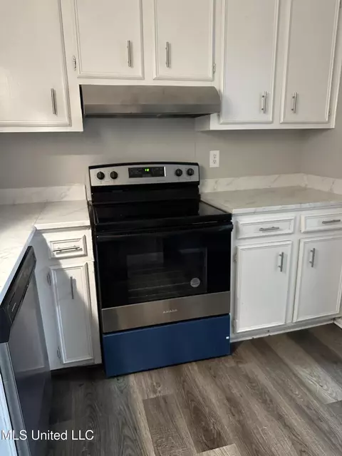 Kitchen - 5257 Sycamore Dr, Jackson, MS 39212 photo 3 of 3