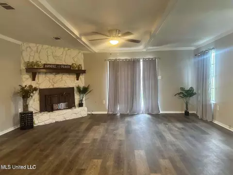 Living - 5257 Sycamore Dr, Jackson, MS 39212 photo 3 of 8
