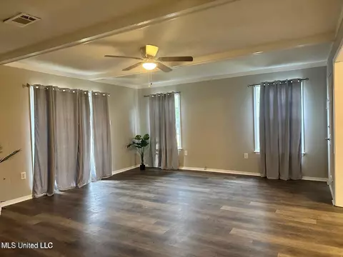 Living - 5257 Sycamore Dr, Jackson, MS 39212 photo 5 of 8