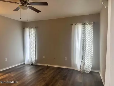 Living - 5257 Sycamore Dr, Jackson, MS 39212 photo 8 of 8